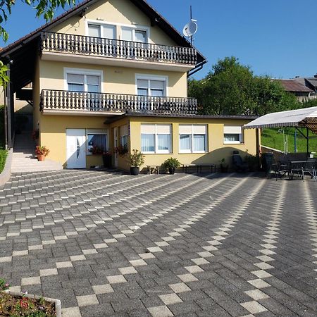 Apartments Mise Ogulin Esterno foto