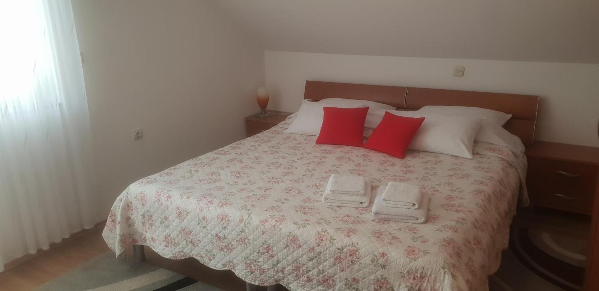 Apartments Mise Ogulin Esterno foto