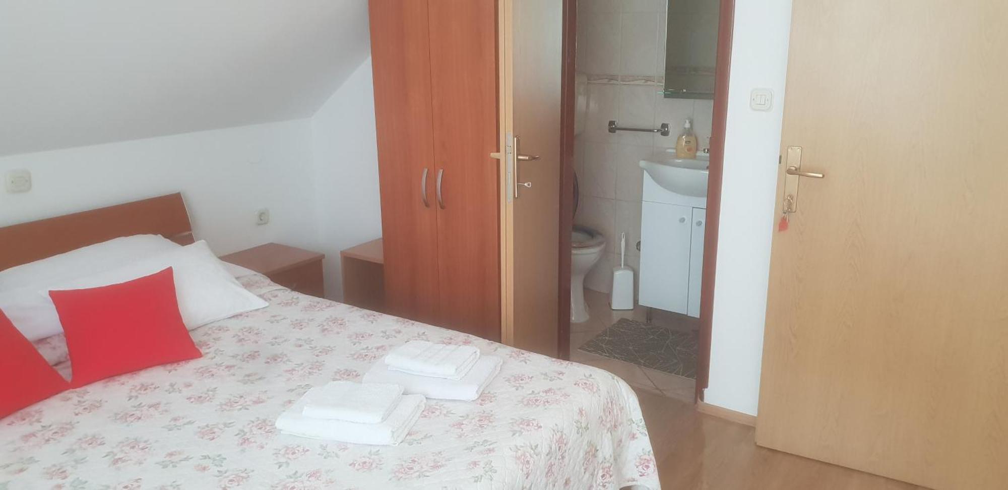 Apartments Mise Ogulin Esterno foto