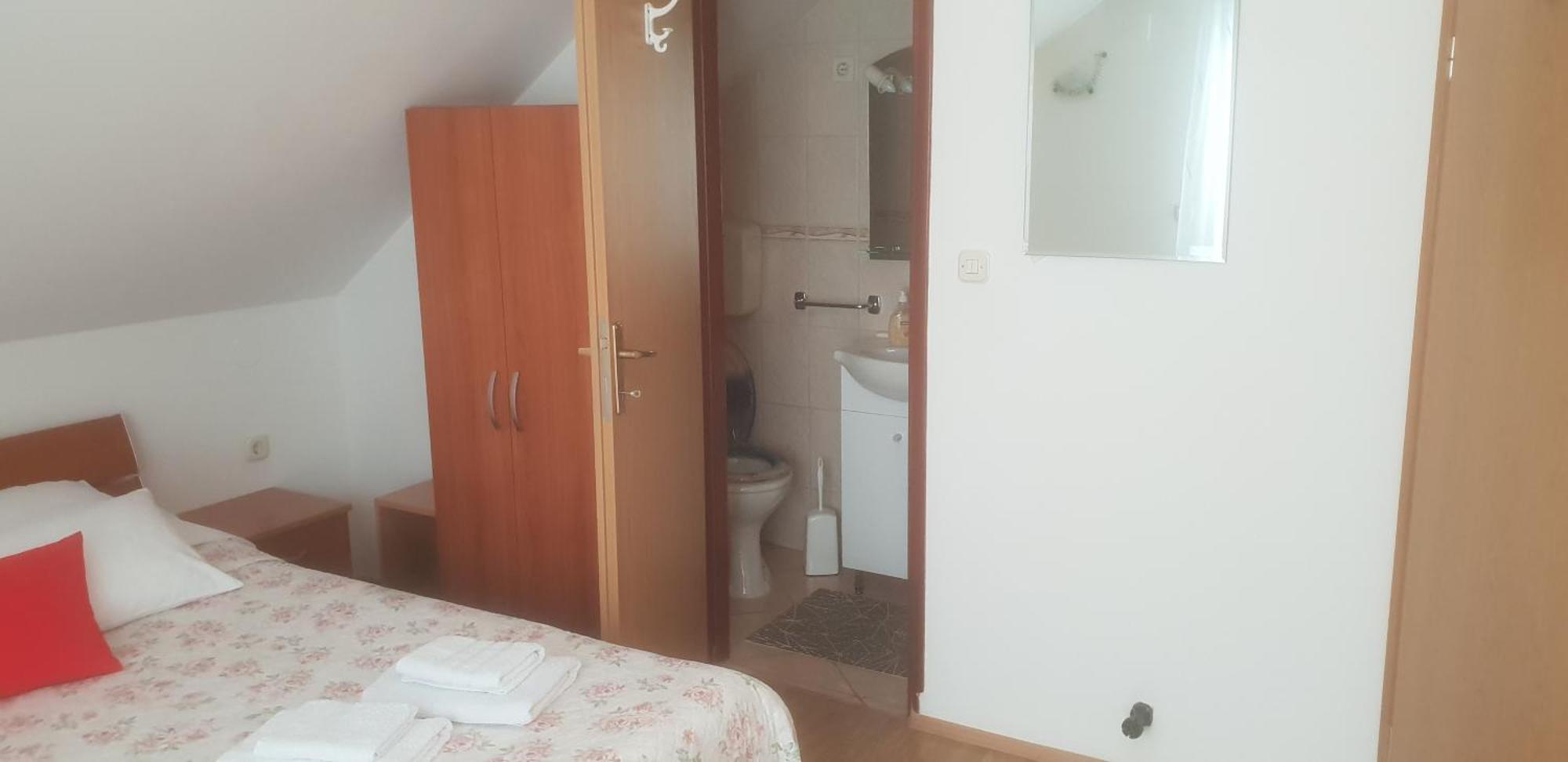 Apartments Mise Ogulin Esterno foto