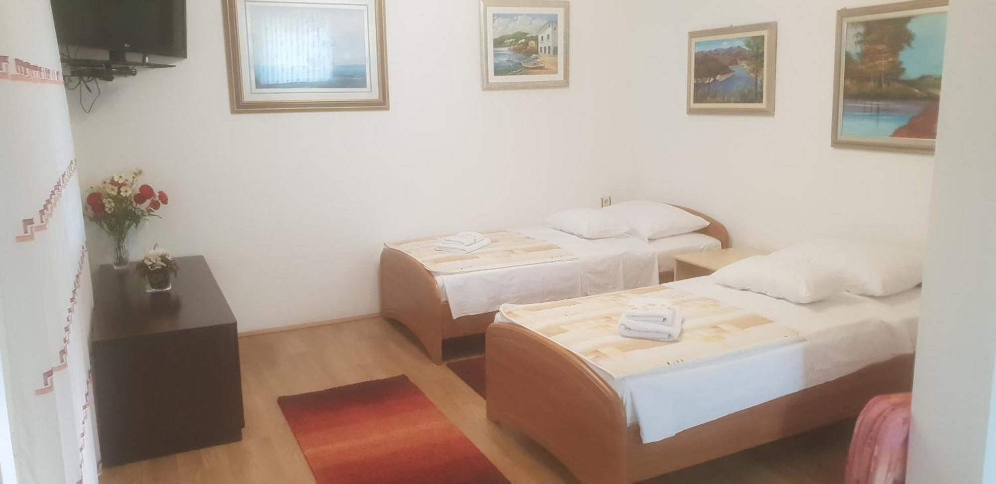 Apartments Mise Ogulin Esterno foto