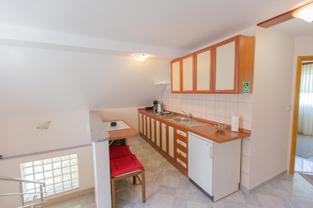 Apartments Mise Ogulin Esterno foto