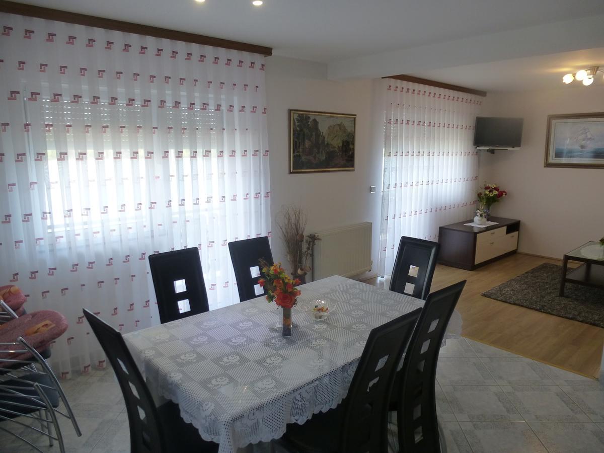 Apartments Mise Ogulin Esterno foto