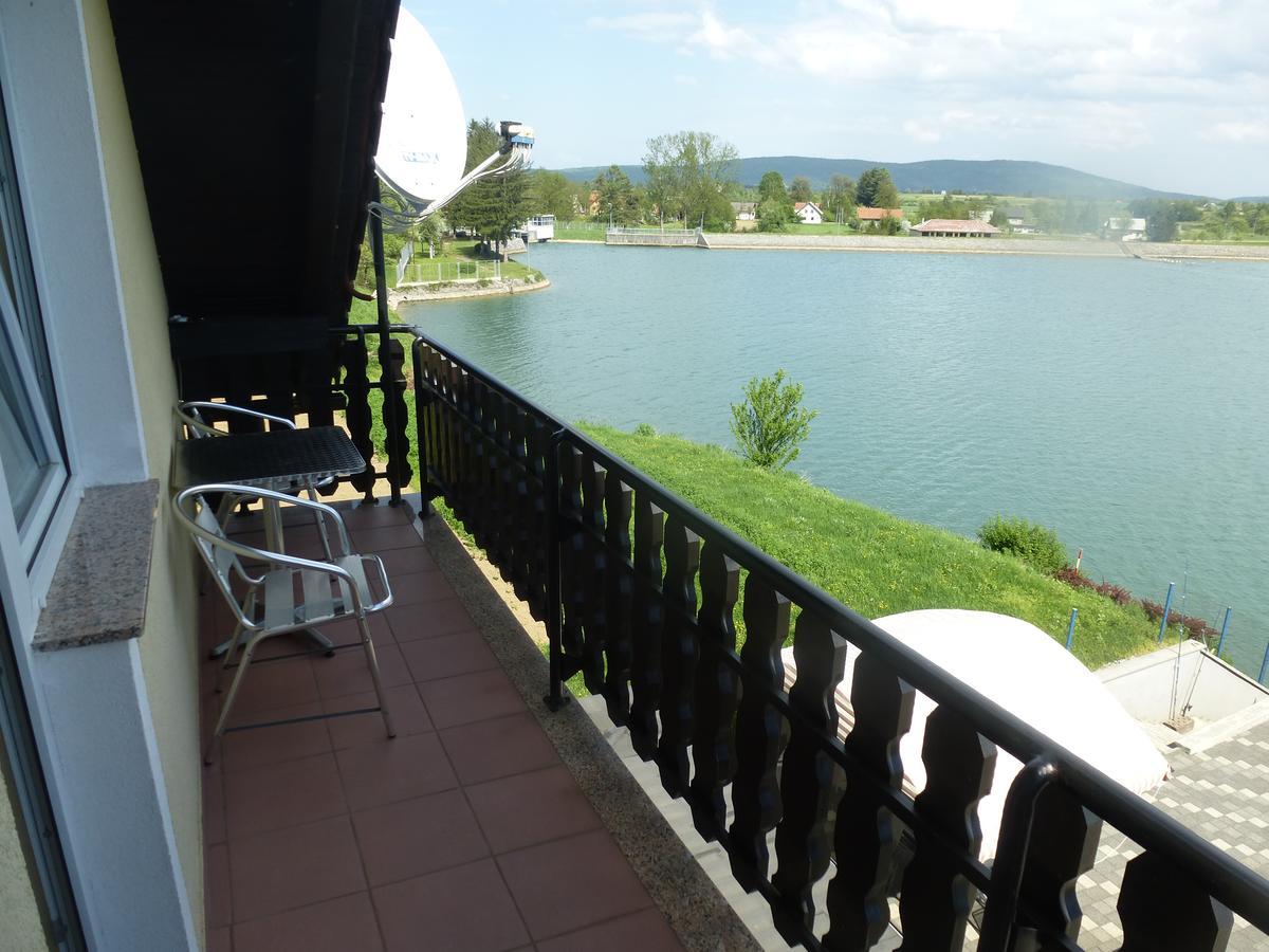 Apartments Mise Ogulin Esterno foto