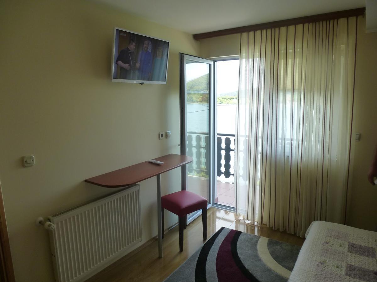 Apartments Mise Ogulin Esterno foto