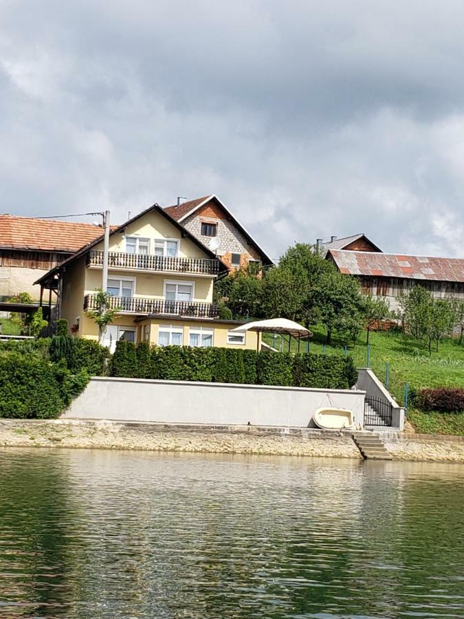 Apartments Mise Ogulin Esterno foto